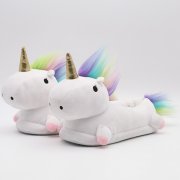 Supergeniale Pl&uuml;sch-Einhorn-Hausschuhe nur noch 14,99 Euro bei Lesara, 75% Rabatt
