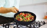 Gusseisen Wok-Servierpfanne ( Markenpfanne von renberg) , 28 cm f&uuml;r 9,94&euro;