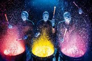 Gewaltiges Farbspektakel: BLUE MAN GROUP mit &Uuml;bernachtung