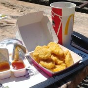 24 McNuggets (4x 6er) bei McDonald's mit 6 Saucen f&uuml;r 3&euro;
