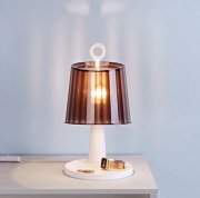 Carrefour Designer Tischlampe und zwei weitere Artikel gratis