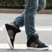  High-Top-Sneaker mit Ethnomuster