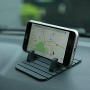 Rutschfeste Handyhalterung aus Silikon f&uuml;r 7,95 Euro 