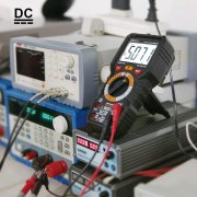 Advanced Multimeter mit 6000 Counts, True RMS, Temperaturmessung, Au&szlig;enleiter-Identifizierung