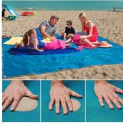 Anti-Sand Strandtuch in blau, gr&uuml;n oder pink f&uuml;r 8,82&euro;