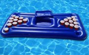 Beer Pong f&uuml;r den Swimming-Pool &ndash; Aufblasbares Sommer-Gadget f&uuml;r 20&euro;
