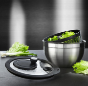Elegante 24 cm Salatschleuder von R&ouml;sle aus Edelstahl f&uuml;r 43,85 Euro inkl. Versand bei M&ouml;max