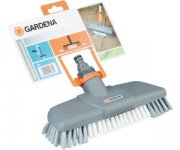 Gardena Komfort-Schrubber: Wasserf&uuml;hrende Reinigungsb&uuml;rste 