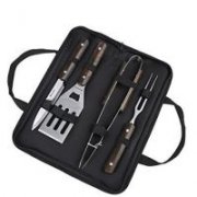 Grillbesteck Set, Edelstahl mit Tragetasche, 1 Jahr Garantie (4-teilig) f&uuml;r 19,91&euro; statt 25,90&euro;