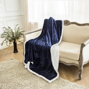 Kuscheldecke aus Flanell/Sherpa 150 x 200cm f&uuml;r 7,99&euro; statt 13,92&euro;