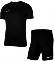 Nike Park VII Shirt + Nike Park III Shorts in vielen Farben