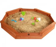 plum&reg; Gigantischer Kinder Sandkasten aus Holz mit B&auml;nken u.Schutzh&uuml;lle f&uuml;r 89,99&euro; statt 103,74&euro;