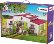 Schleich 42344 Horse Club Reiterhof mit Reiterin und Pferden