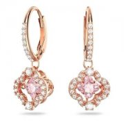 Swarovski Una Ohrringe mit Gl&uuml;cksklee-Motiv (Ros&eacute;gold) f&uuml;r 87,91&euro;