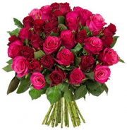 &Uuml;berrascht euer Herzflimmerbl&auml;ttchen mit dem Lovely Roses Strau&szlig; aus 45 Rosen f&uuml;r nur 24,98 &euro;